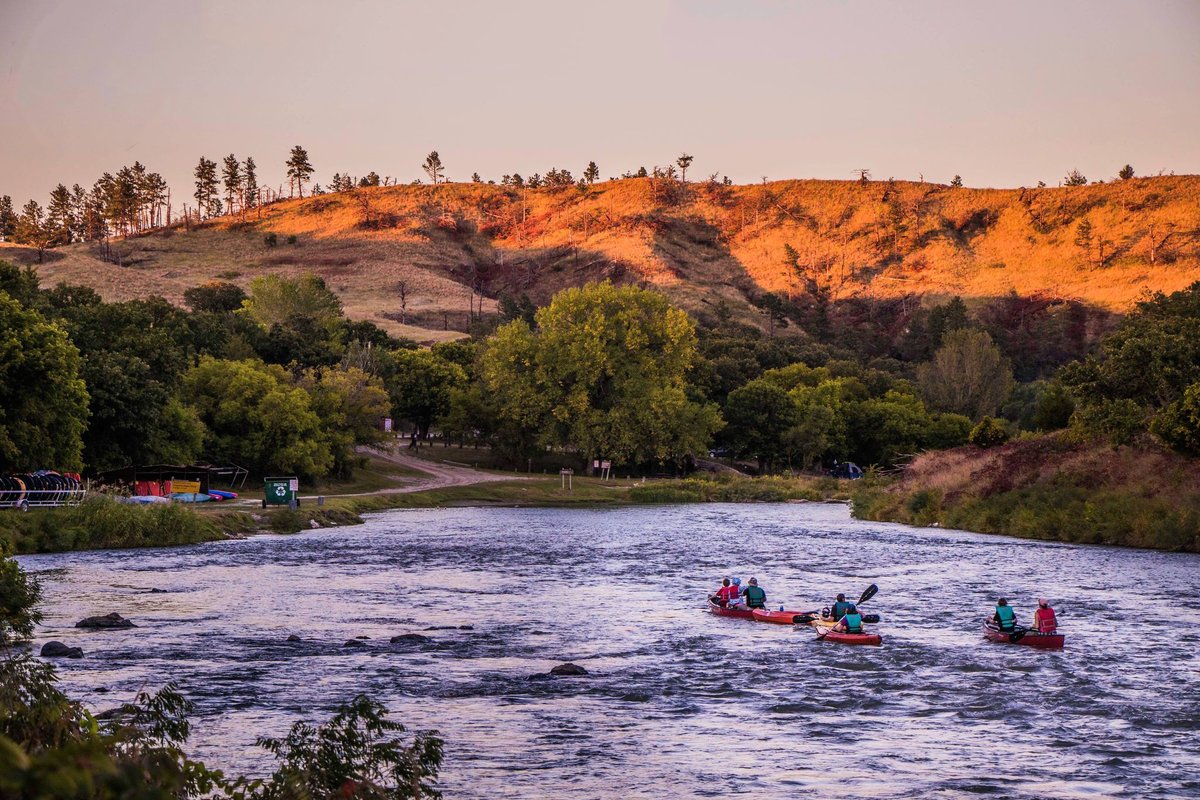 NiobraraNPS's tweet photo. The Sand Painters Art Guild #sparkcreativity along the #NiobraraNSR
Emily Swan, photographer:
"These are some shots taken while working along the river in the summer! The river, landscape, summer colors and the sky are major inspirations in all of my photographs."
#NPSweek https://t.co/crBKelq3ZO