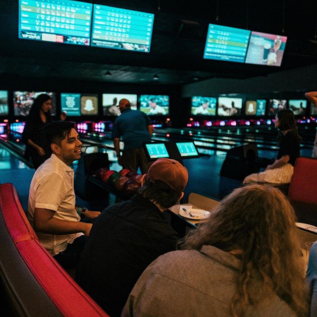 pinstackbowl's tweet photo. Hop on over to the lanes today for guaranteed fun! Share some apps and laughs with the ones you enjoy the most. ๐ฐ๐ฃ
#sundayfunday #familyfun #pinstackfun https://t.co/RmSyjHKWGz