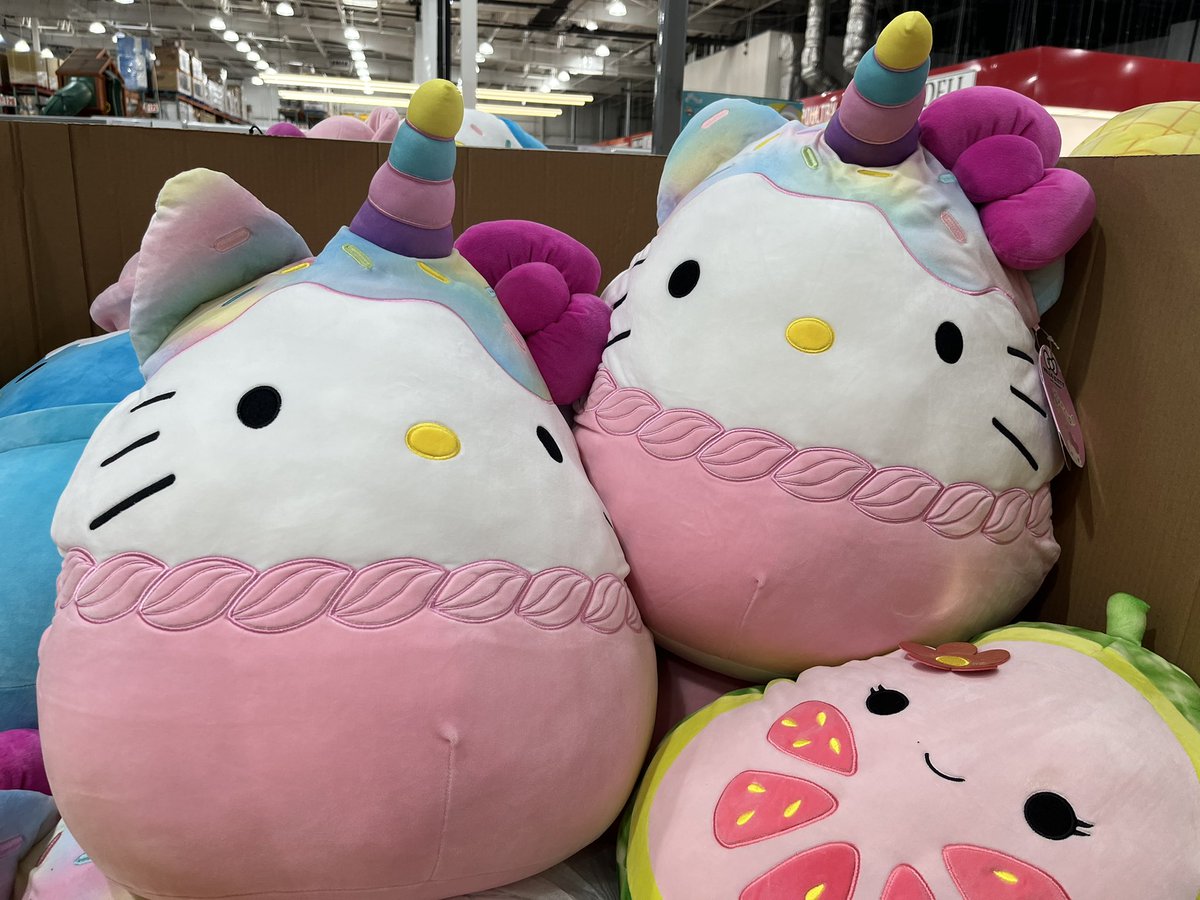 CurtisSChin's tweet photo. Ahem. #HappyEaster. @squishmallows @sanrio @hellokitty 🎀 #Easter #HelloBunny #HelloKitty https://t.co/ISrS4GQLd6