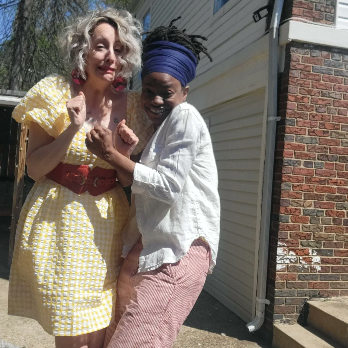 LisaDemands's tweet photo. Happy PassoverRamadanEasterSPRING ☀️🏵🌼💐🌺 from the #FamilyGD ❤️ https://t.co/67AqhcA5TQ