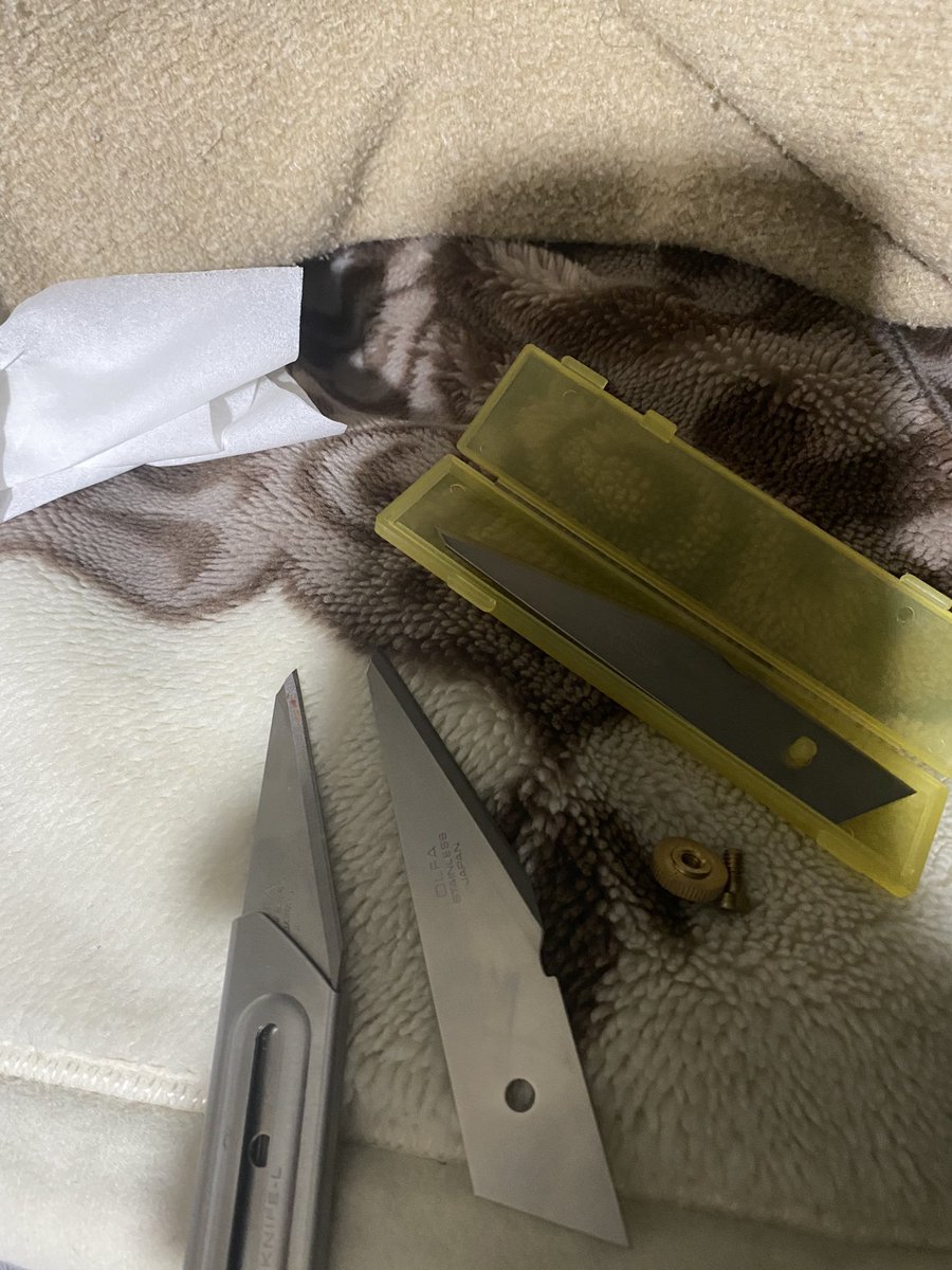 amu1353's tweet photo. 毎回刃を変えるとき
なんか楽しいんだよね。
(ただの進撃好き) https://t.co/A0jHaYi8sO