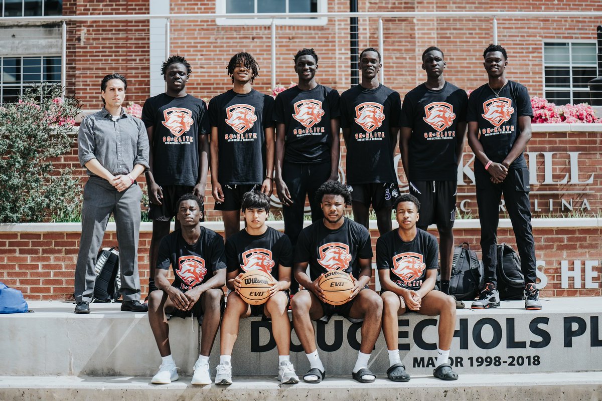 It was great to bring our NC guys together this weekend as they finished 2-1 at the Phenom Queen City Showcase!! S/O the seniors for coming together &amp; S/O to the young guys for playing up!

@gmoneyiamvision is building something special over in the Hoop State 👀 #TheEliteWay