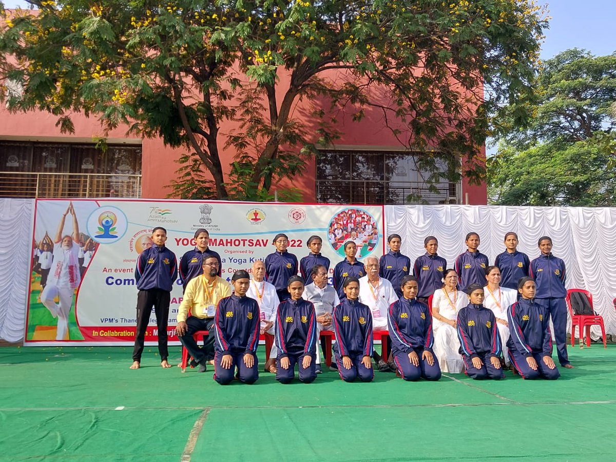TeamMumbaiB1's tweet photo. NCC Naval and Army Girls cadets of VPM's Joshi-Bedekar College,  Thane participated in YOG MOHOTSAV campaign today by Shri Ambika Yog Kutir Thane on the occasion Yoga Mohtsav event (Azadi Ka Amrut Mahotsav, 100 days, 100 venues) @HQ_DG_NCC @ncc_dte @drajaykumar_ias @gpsingh3para https://t.co/2QVePGEVlN