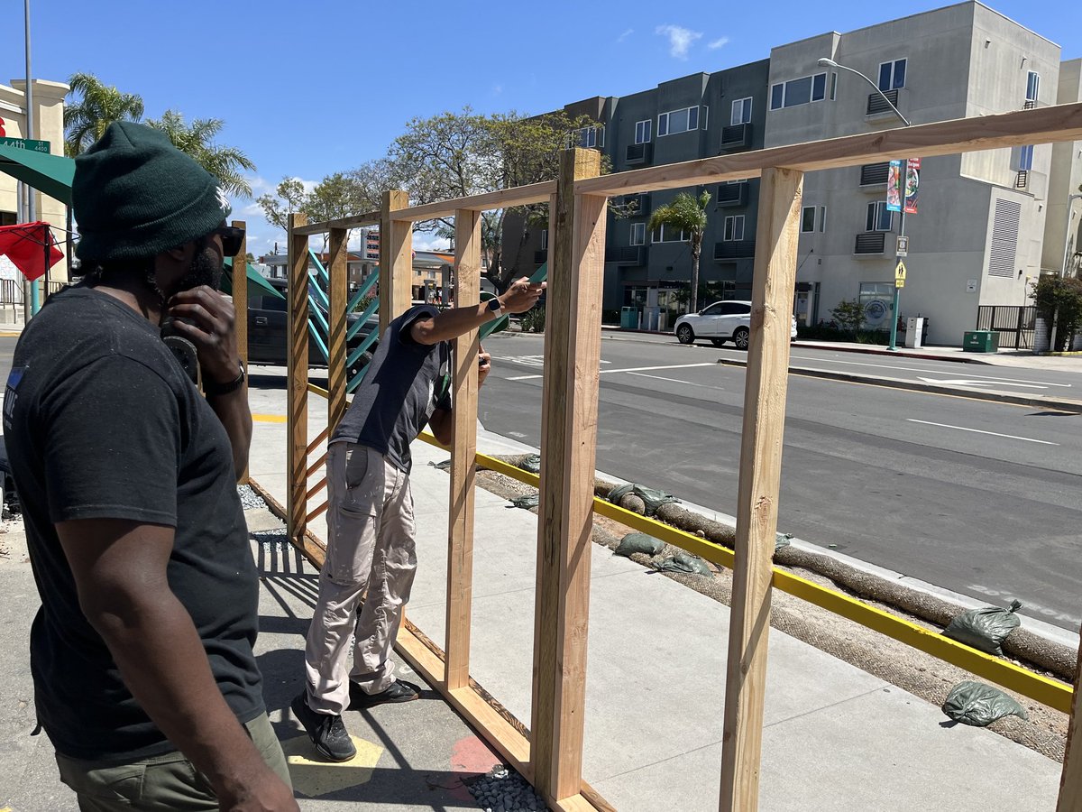 2ttweet's tweet photo. The #Fairat44 is back. On #ElCajonBlvd  in the #MidCity, Community supported and driven. Contractors, business owns and kids came together to rebuild. 4/20 reopening! https://t.co/Pe1hA9ctOG