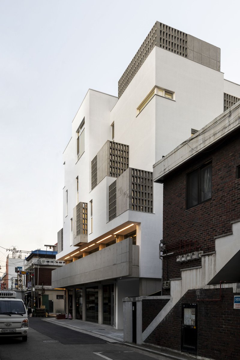 insprade's tweet photo. #Varanda #Building / #Todot #Architects and #Partners - https://t.co/2gU42Yxqbs via @insprade #inspirationde https://t.co/SC0PgFUbCl