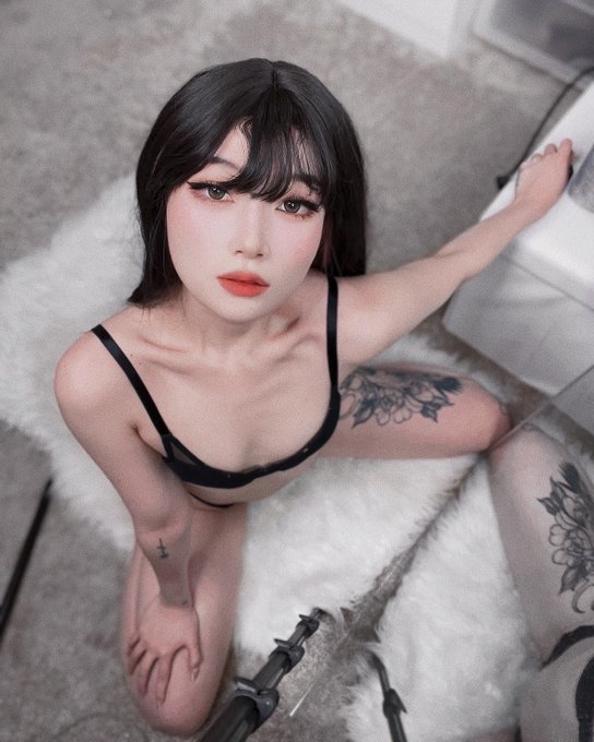 2 pic. I releasing a spicy POV video soon ? was pretty fun to make ✨ links in bio https://t.co/cB4lG