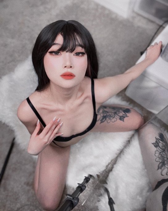 1 pic. I releasing a spicy POV video soon ? was pretty fun to make ✨ links in bio https://t.co/cB4lG