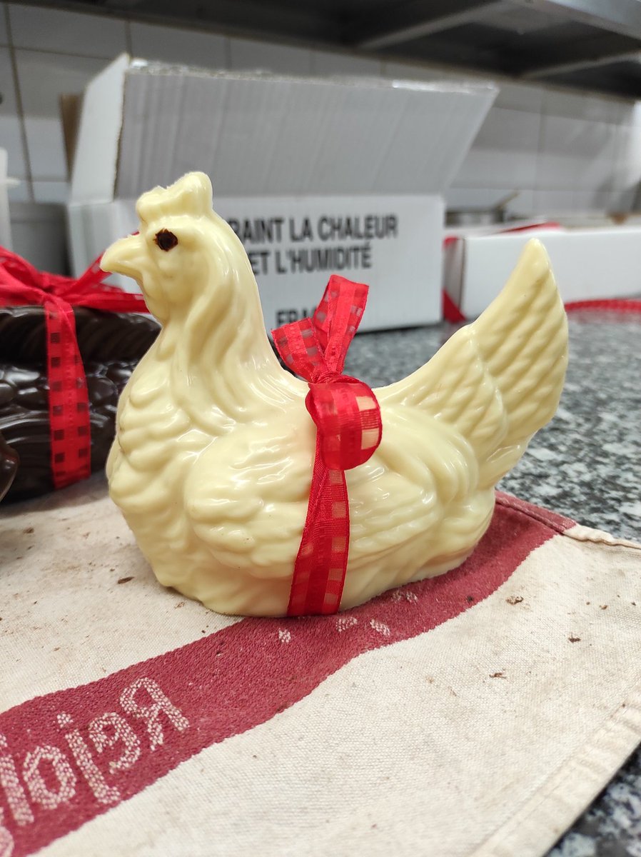 ChiaraColomba's tweet photo. Galline di cioccolato bianco!!
📍Ferrazzi https://t.co/ZVfMexzykw