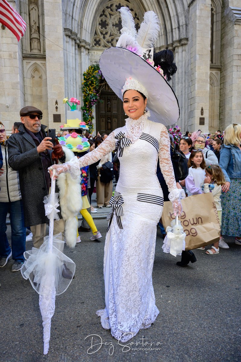 DezSantanaPhoto's tweet photo. And then this happened. After a 3 year hiatus, the Easter Parade &amp; Bonnet Festival returned on 5th Ave. These are some of my favorites. See more here: https://t.co/8iW83OP3bv

Happy Easter &amp; Happy Passover 😉 https://t.co/ejBlzCNkHB