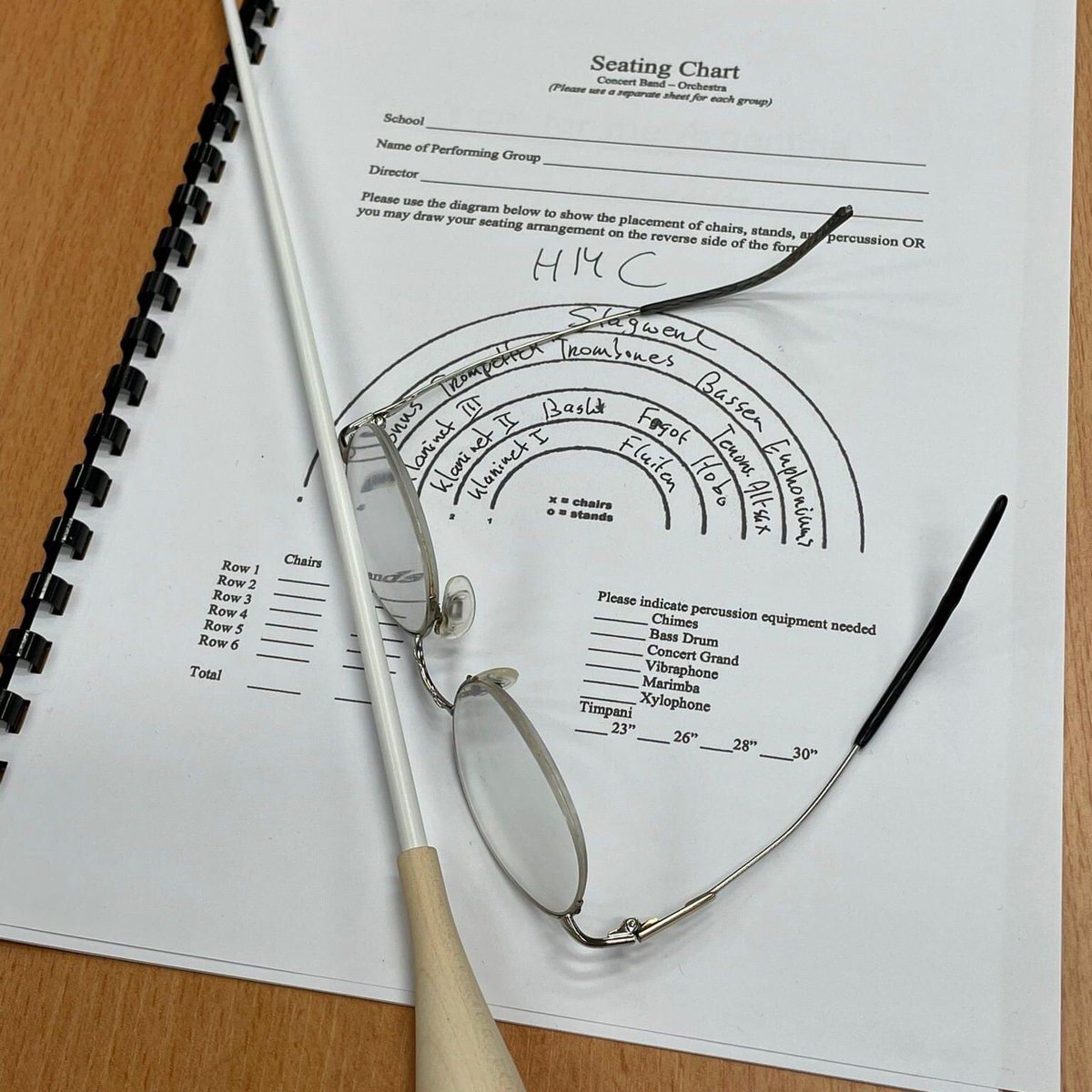 🎶 𝐌𝐚𝐞𝐬𝐭𝐫𝐨'𝐬 𝐚𝐚𝐧 𝐝𝐞 𝐬𝐥𝐚𝐠 🎶
Gisteren mochten de Maestro’s weer aan de slag met Ceciel en onze échte maestro Willem van Zee. Het werd een middag vol kwetsbaarheid, hard werken, veel leren maar bovenal plezier. Benieuwd? Bestel je tickets theaterspeelhuis.nl/voorstelling/i…