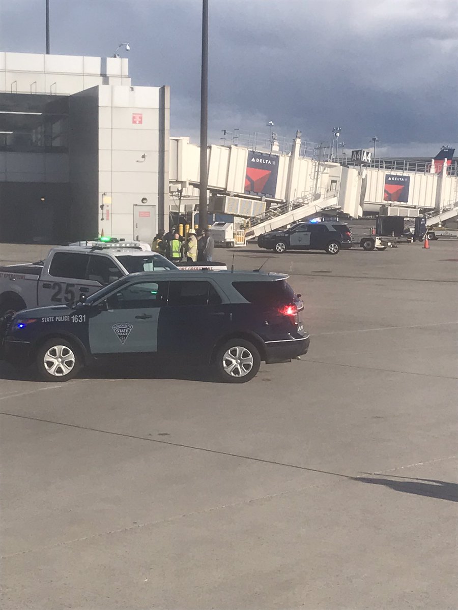 vicgras's tweet photo. @da12vid @loganairports All sorted. We are taking off right now. Firefighters and police are leaving the scene https://t.co/T0w2nONKNN