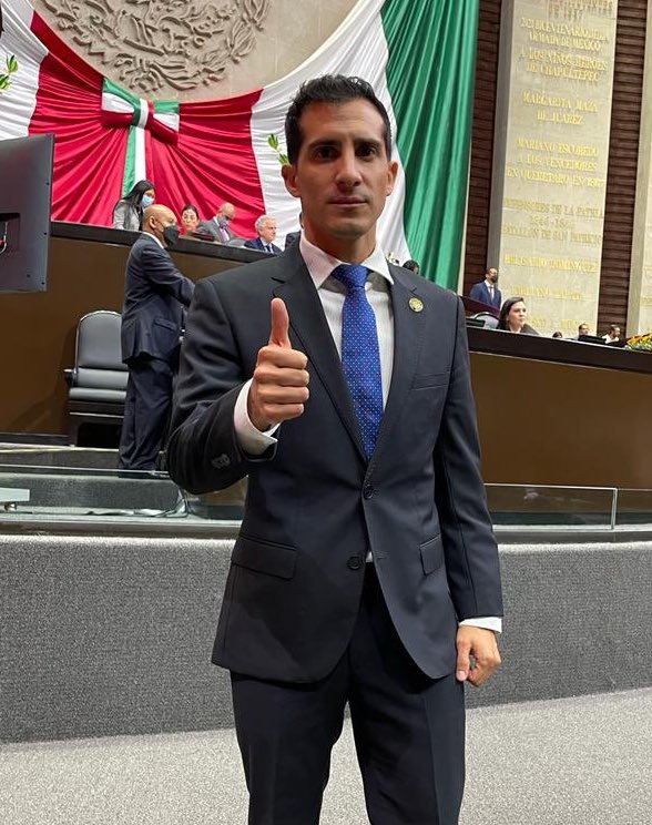 MoofySherman's tweet image. Soy Rommel Pacheco y VENDÍ MÉXICO y el último ápice de mi DIGNIDAD en una sesión del congreso.
#ROMMELTRAIDOR