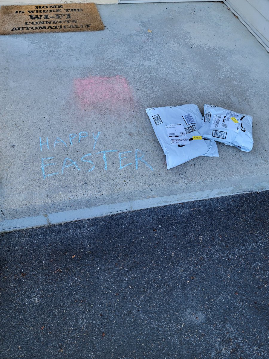 Danilee1980's tweet photo. @amazon I wish there was a way to tell your employee how appreciated these seemingly small things are!
This brought a huge smile to my face....as well as my order of course. #HappyEaster #CustomerService #appreciationtweet https://t.co/Jc8A6PVCBT