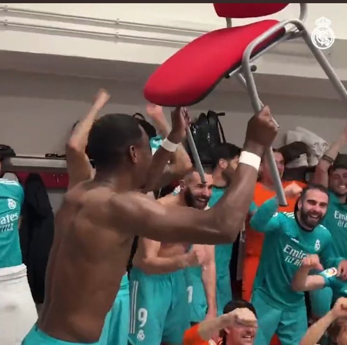 marca's tweet photo. Lo de Alaba es vicio 😅 https://t.co/ksD3nFInUl