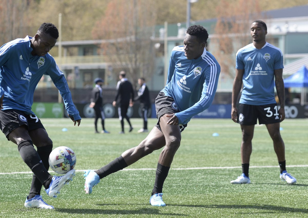 And look who has officially arrived! Alfred Gombe-Fei and Georgi Minoungou are here from MFK Vyškov! Both are available off the bench for this match.