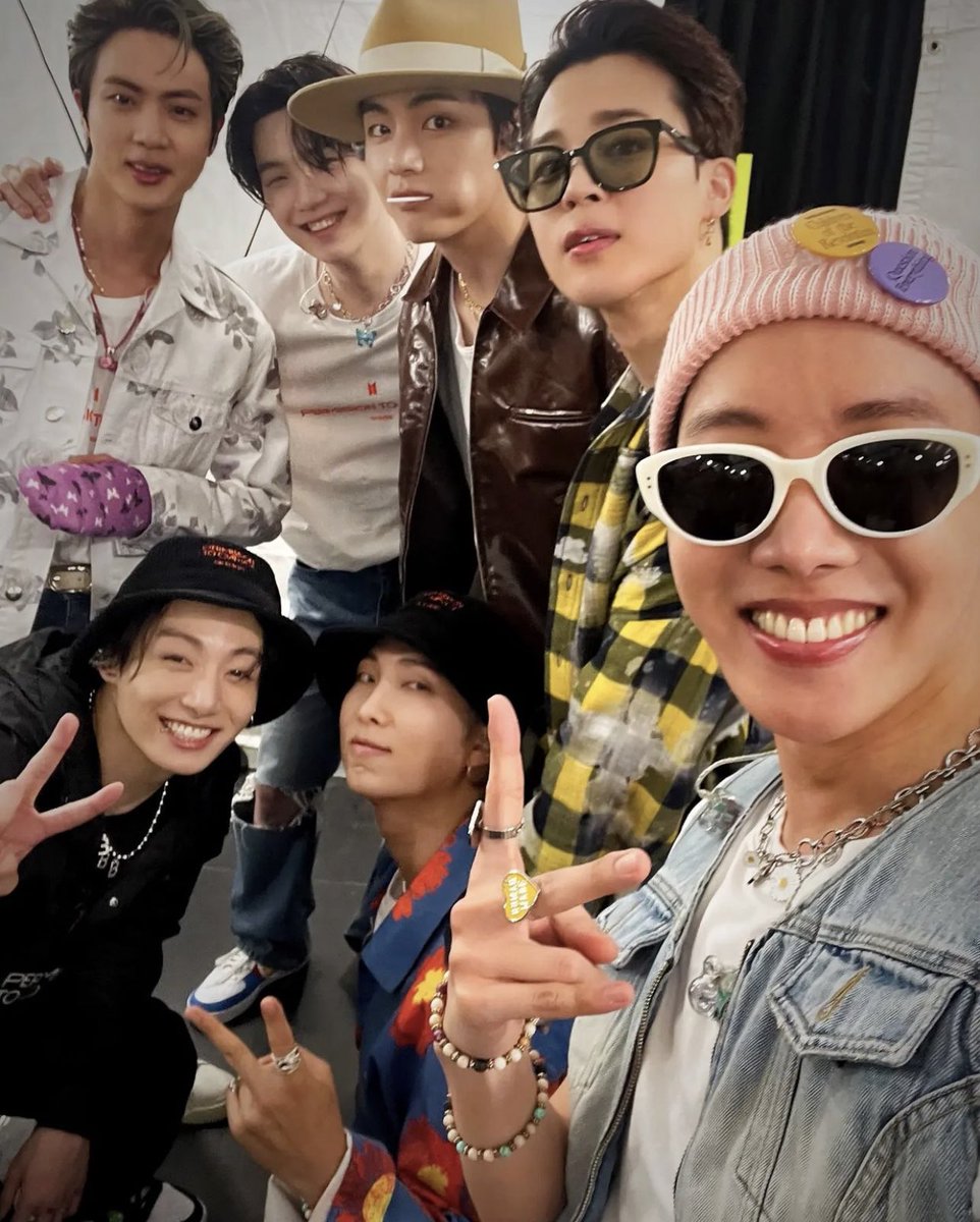 btsaresevennn's tweet photo. — Nuevo Instagram post de #JHOPE!

🐿 BTS permission to dance on stage. Las Vegas. Día 4 https://t.co/F2RuoXNz61