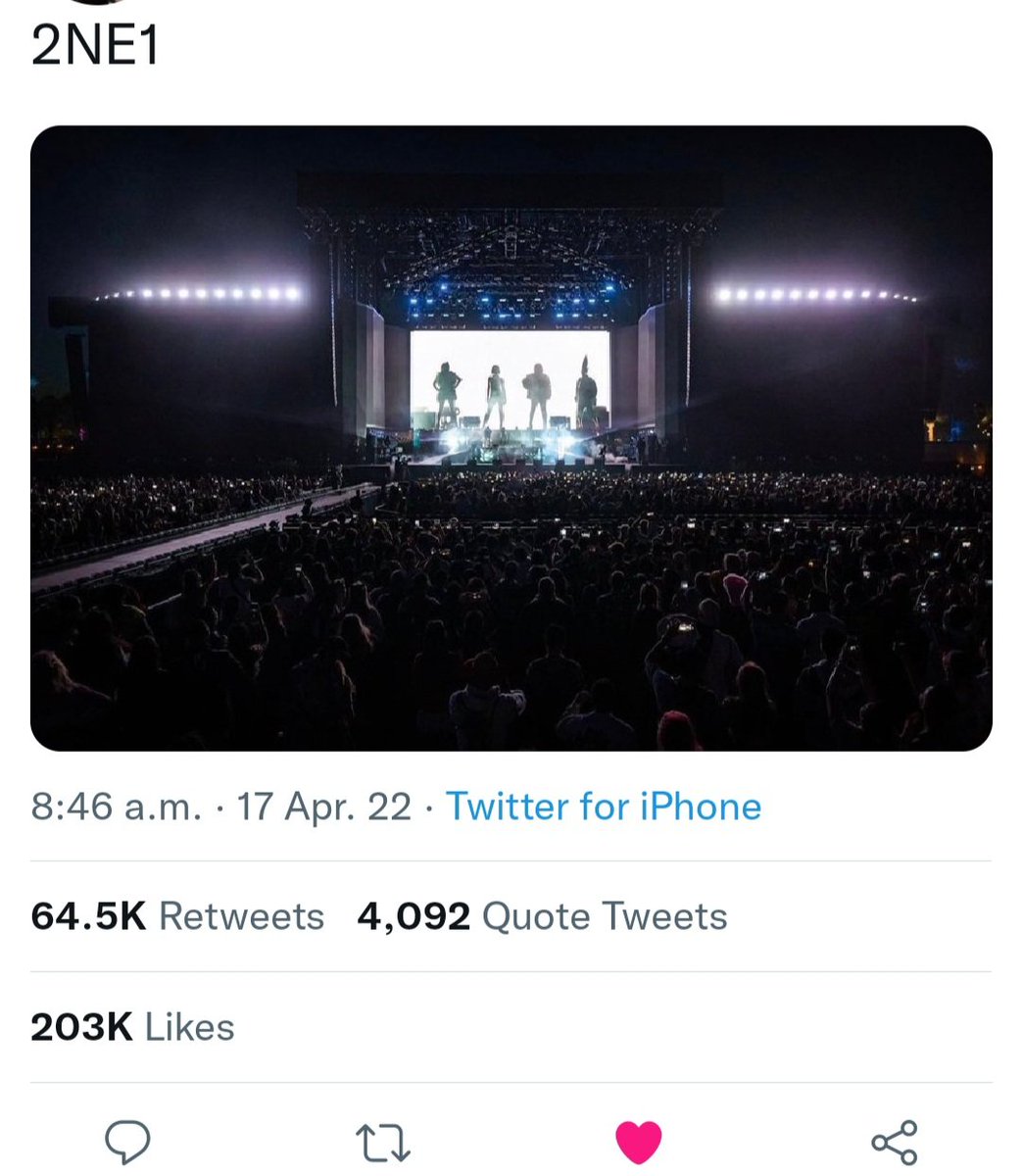 4everblackjack_'s tweet photo. What top did was wrong but you dont have to lie... there were hundreds of hit tweets about 2ne1 last night.. trended #1 worldwide for hours with millions of twts.. everyone was talking about them https://t.co/hpZd8f4HbO