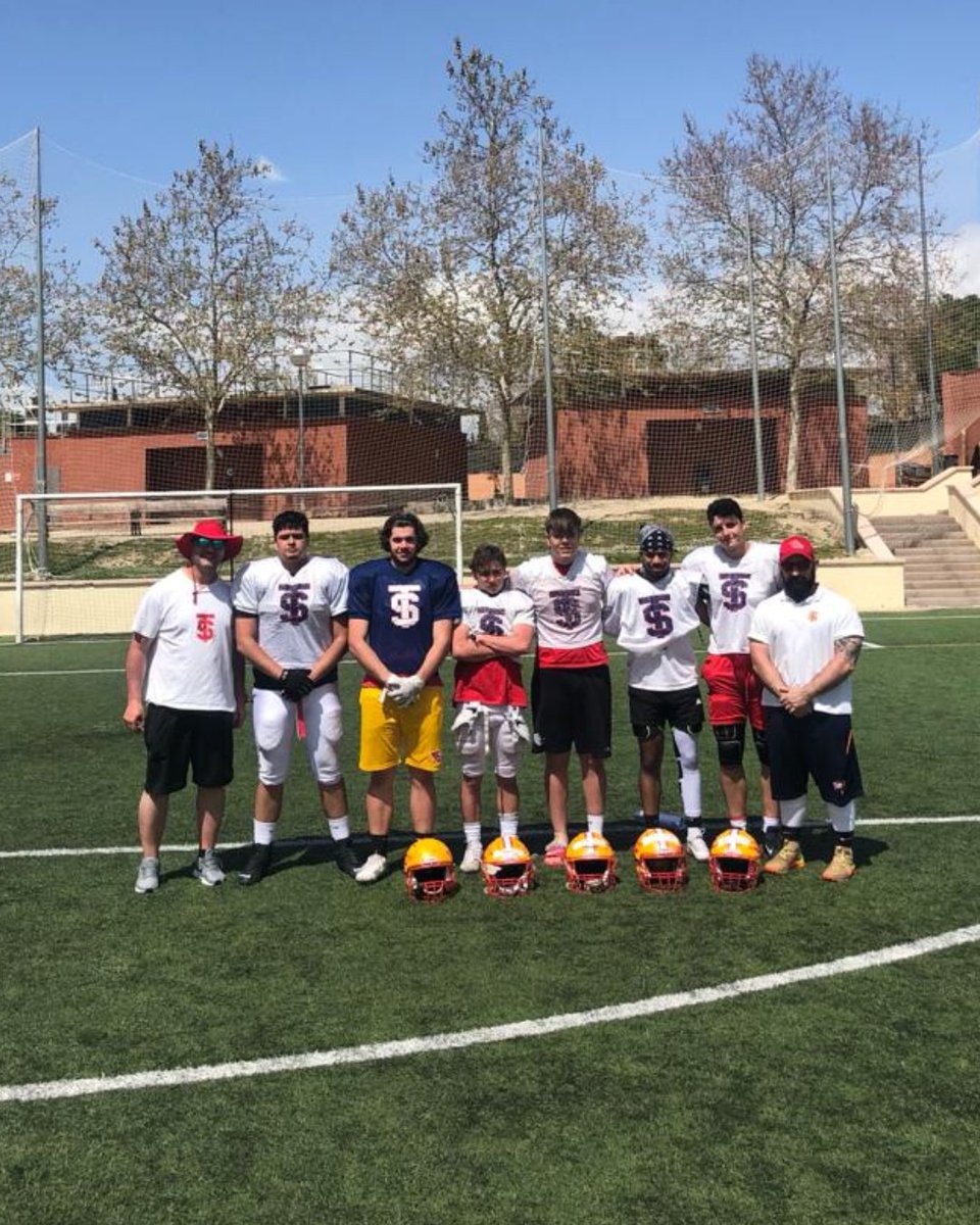 ⏺ Finaliza la concentración de la selección española júnior.

🚸 Participaron hasta 6 jugadores de La Escuela con la incorporación de última hora de Miguel Espinosa. 

💼 Manuel Iglesias y Abel Jorna, coaches del sénior masculino, formarán parte de su staff técnico este verano.