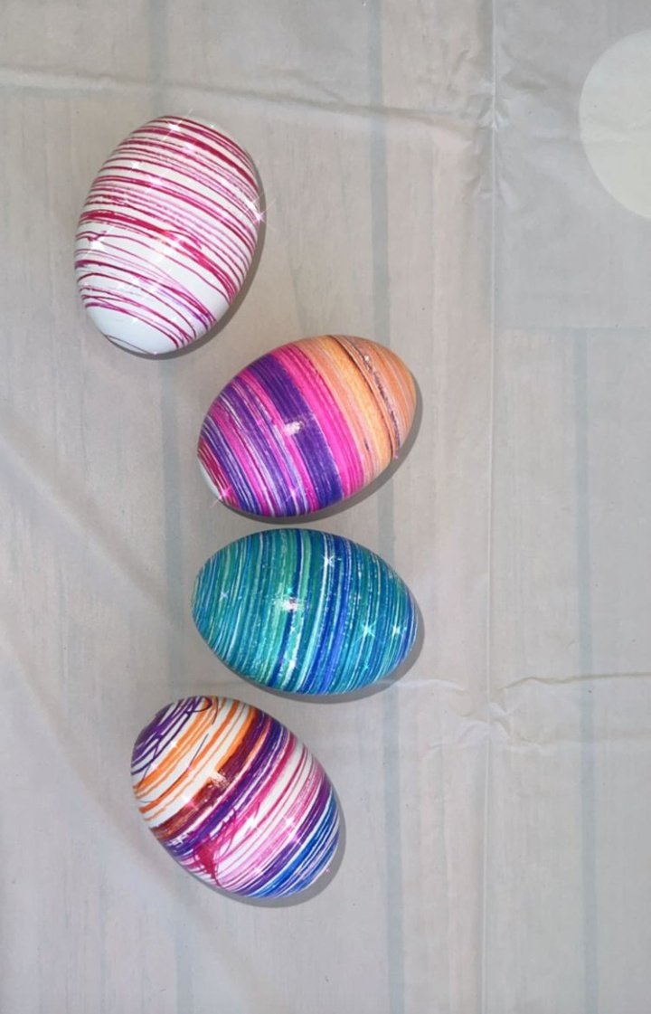 É óbvio que a decoração dos ovinhos não poderia faltar!!

📱| Khloé via Instagram Stories.