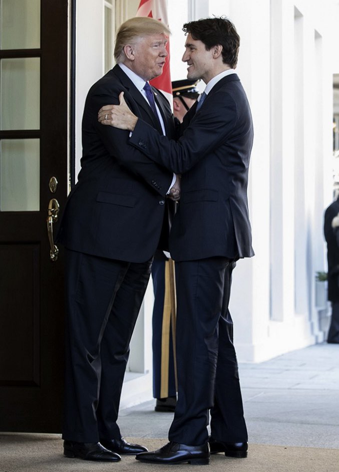 HatesDivisiveBS's tweet photo. @_pFox1 @bblock29 He wears shoes with higher heels, thicker soles, and lifts in his shoes to add a few inches to his height. It’s why he always looks like he’s leaning forward while standing.
He’s definitely not 6’3”. https://t.co/mweAJ3FUwd