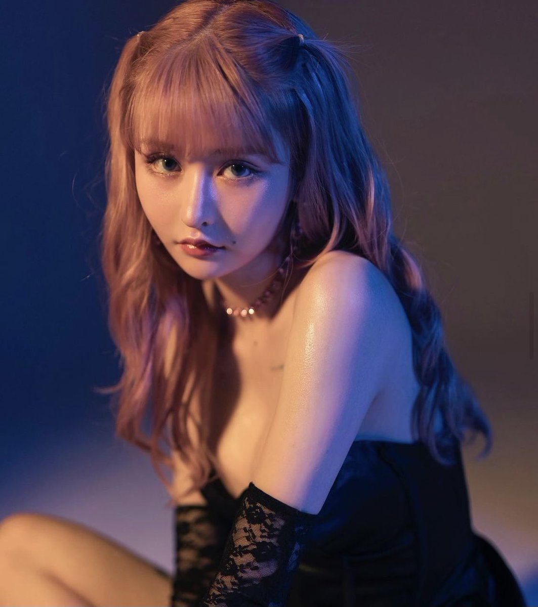 T_g_mi's tweet photo. 頓知気さきなちゃんは【可愛い事を自覚しつつ周囲を魅了する腹黒ヒロイン】、戦慄かなのちゃんは【組織(学園)などを牛耳るマドンナ的存在のワガママ女王】を演じるドラマが観たい。 https://t.co/nBHIQL00He