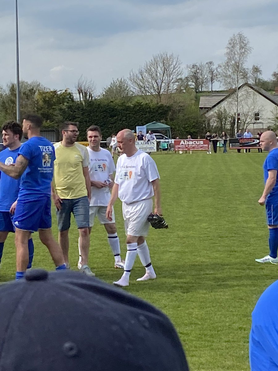 Westfieldsfc1's tweet photo. It’s been reported that club member & former Coach and #Fields Manager Darren Lynch is looking to make a comeback next season⚽️
Pictured here at the Wayne Tizzard charity fundraiser event in Bromyard earlier today👏👏
Well done to all involved #communitycomestogether https://t.co/Xb2aqNRRhA