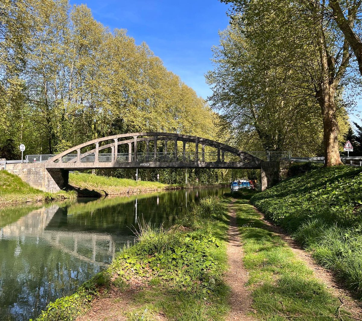 CaravanerosBlog's tweet image. Al borde del canal del Garona en un área de autocaravanas gratuita estupenda