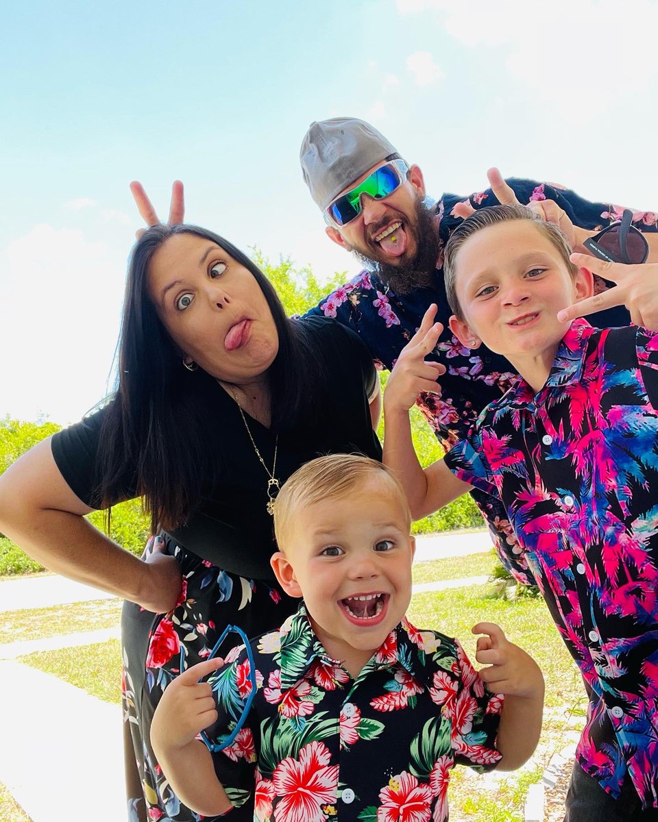 Ym_Clark's tweet photo. Happy Easter from my family to yours! https://t.co/uWLt12u1hY