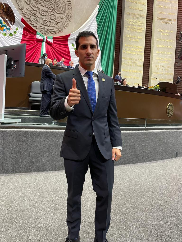 ¡Hoy te defiendo a ti y a tus intereses! Si tuvieras que ir por un camino que no está terminado, con un barranco en el cual te puedes caer, sin iluminación, sin pavimento pero tiene un tramo muy pequeño que está bien, te pregunto ¿te arriesgarías a entrar si es peligroso, si no👇🏻