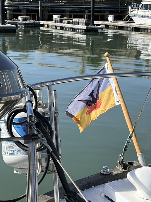 SFfogGoldFlag's tweet photo. Small flags look great on boats and bikes! #SFflag #sanfrancisco @PuppyNutmeg
https://t.co/RM3JcJKkfe https://t.co/0JUvizRDMw
