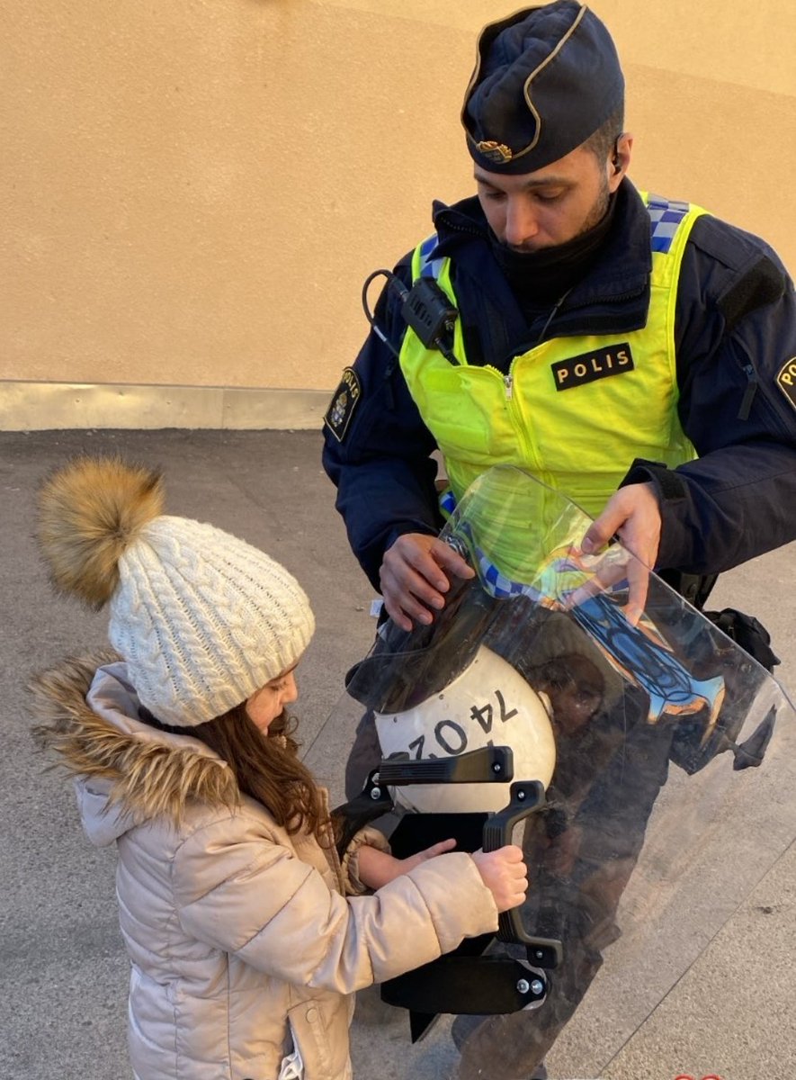 Mycket kan tänkas, sägas och kännas om den här påskhelgen i våra mest utsatta områden. Den här bilden från min frus syster (jag har lov att dela) är en stark påminnelse om att barnen i de här områdena får sin trygghet kringskuren ännu en gång.