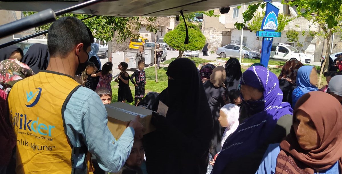 Ramazan yardımları kapsamında hurma dağıtımlarımızı gerçekleştirdik.
<a href="/iyilikdernegi/">İyilik Derneği</a> <a href="/der_sanl/">Şanlıurfa İnsan-Der</a>