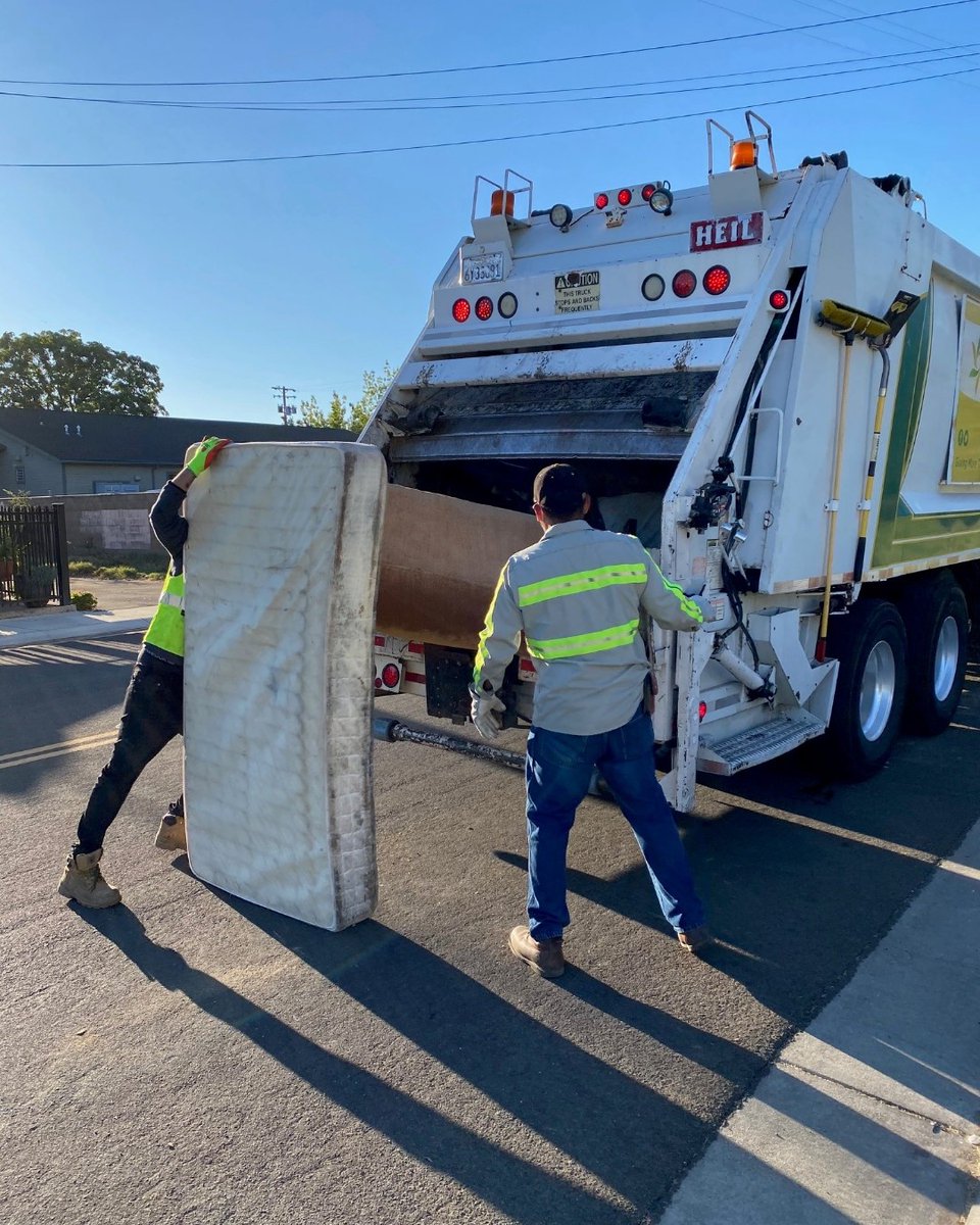 CalWaste's tweet image. WOODBRIDGE RESIDENTS:

Tomorrow is the Annual Woodbridge Cleanup.  Please have your material at the curb by 6:00 AM.  

For full details of what you CAN and CANNOT place at the curb, please view the recent Woodbridge Newsletter here: myemail.constantcontact.com/Cal-Waste-Is-H…