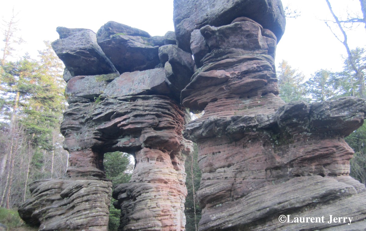 OuSortirEn's tweet photo. 💙 La Porte de Pierre en Alsace !
Il s'agit d'un monolithe de grès rose, composé de trois piliers et d'un linteau, planté au cœur de la forêt dans le massif du Donon. 67 Lutzelhouse 👉 https://t.co/o12ClcW5vV
#PortedePierre #lutzelhouse #Alsace #ousortiren #quefaireen https://t.co/TK0pRu3bUh