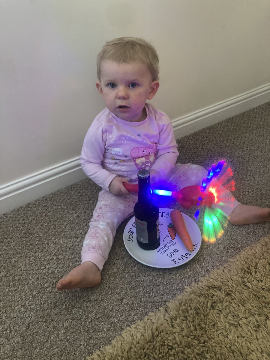 kim_markham's tweet photo. Easter weekend with munchkin! #milkshakemusical #bostonparkfarm #Easter2022 #family 🥰 @mattwilson1882 https://t.co/7ogWpd55Jc