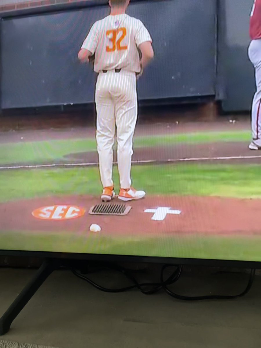 Plain_DeJesus's tweet photo. Love how instead of the Power T being displayed, today it’s a cross! @Vol_Baseball #JESUSIsRisen https://t.co/G2t6SE5mu4