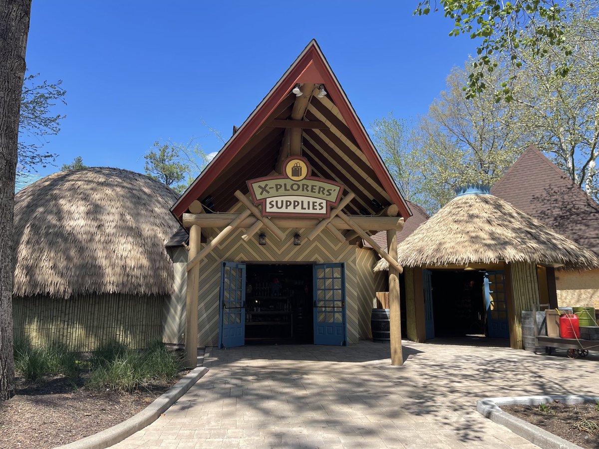 CastleOSullivan's tweet photo. X-Plorers’ Supplies is now open ⁦@KingsDominionVA⁩ and the theming looks amazing! https://t.co/85M4Zm48i4