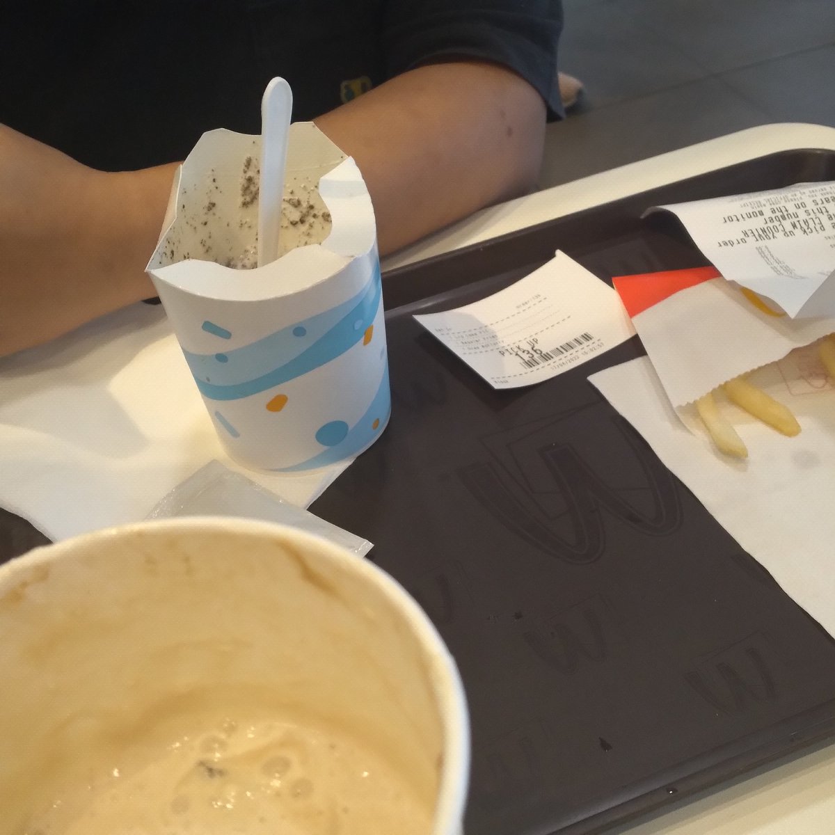 MORIELLE02's tweet photo. Kaumay yung large na mcfloat https://t.co/doaQyBpdx0
