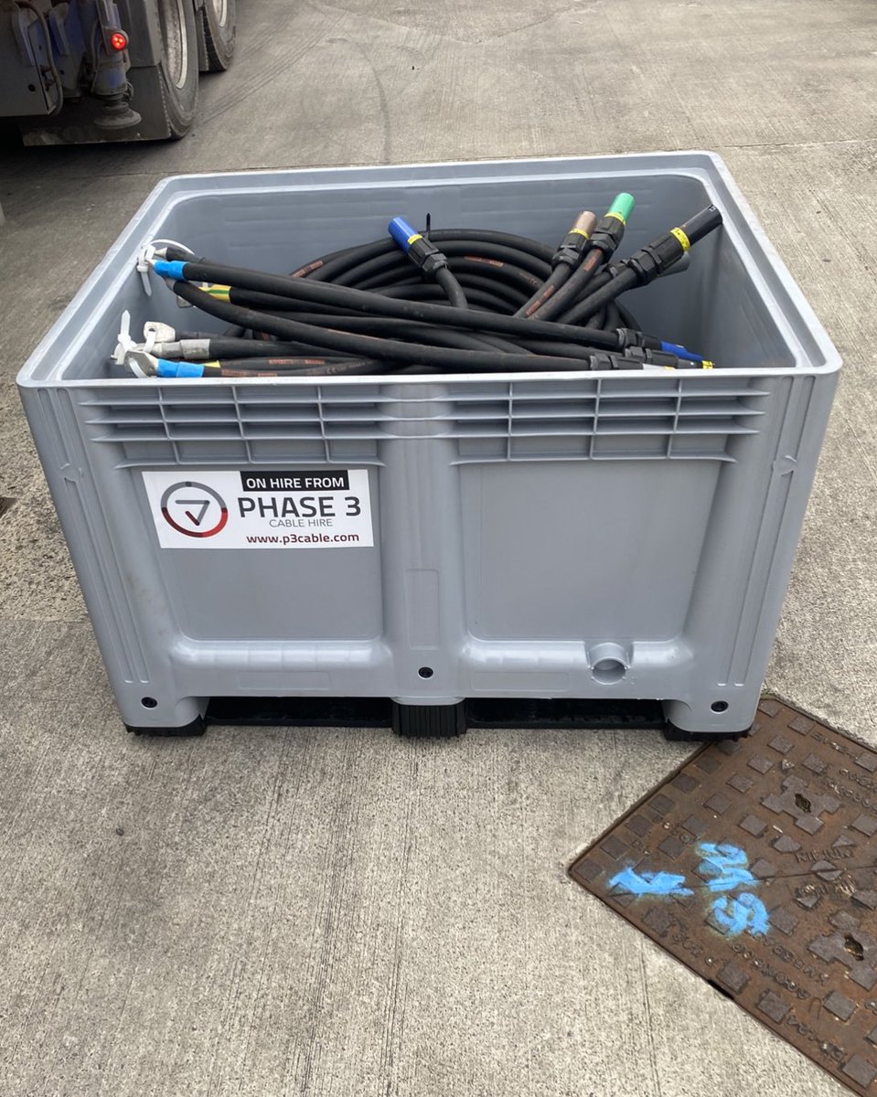 phase3ltd's tweet photo. @phase3cable last set. We hire cable only. 240mm@cable at £60 per week per week per week per set. sales@ https://t.co/rGXkD35Y32 https://t.co/9j40DZpnAz