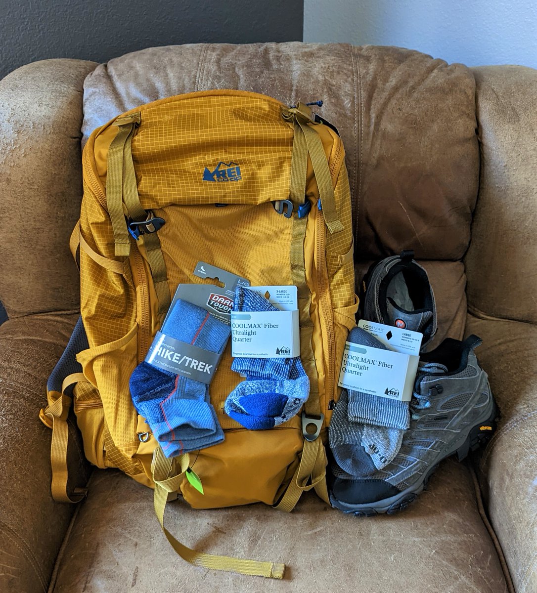 hikeover40's tweet photo. Shopping at @REI for new boots yesterday. Denver Flagship staff are #1. Special thanks to footwear &amp; camping staff who never ?? my size, age, or conditioning.  Very much appreciated!!
#customerservicematters
#PhysicalActivitytoAgeSuccessfully
#HikingWhileFallingApart https://t.co/40g0MwcAgE