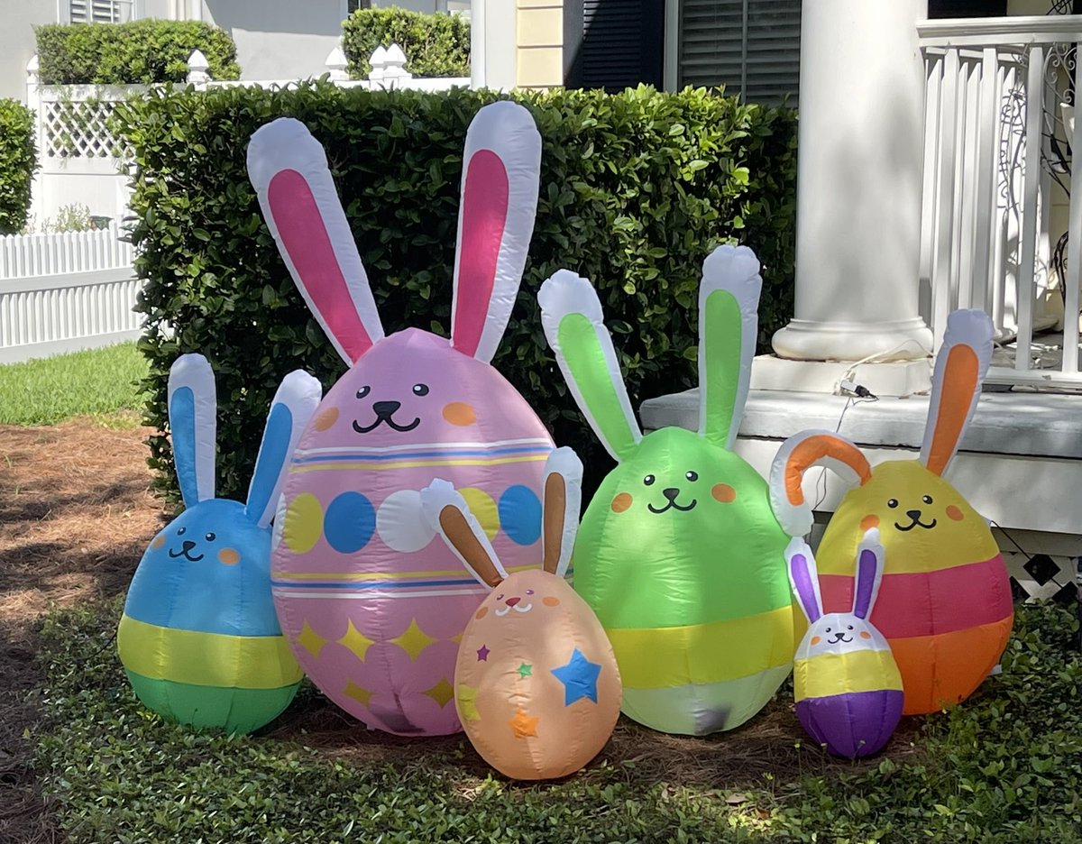 SandySellsHomes's tweet photo. Some of the #Easter decorations located throughout the wonderful town of Celebration! https://t.co/pjyNttDduo