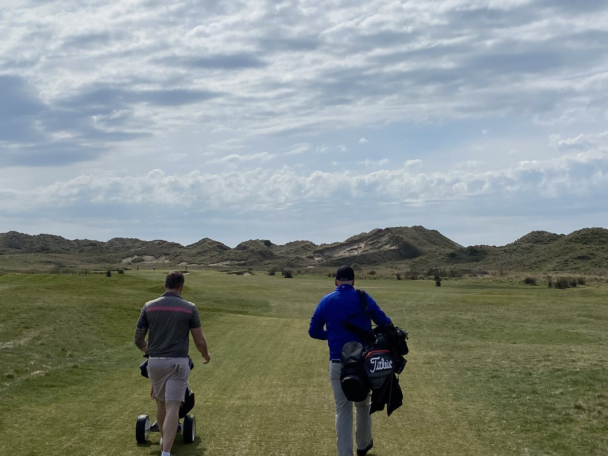 Attwell_M's tweet photo. @linksnetgolf Great day out @royalstdavidsgc with @JMW_abc1 today, proper,links course. @StewartGolf #Qfollow out too. Played with greens staff off +2, 3 of them on plus handicaps! https://t.co/BRE0PYx1VN