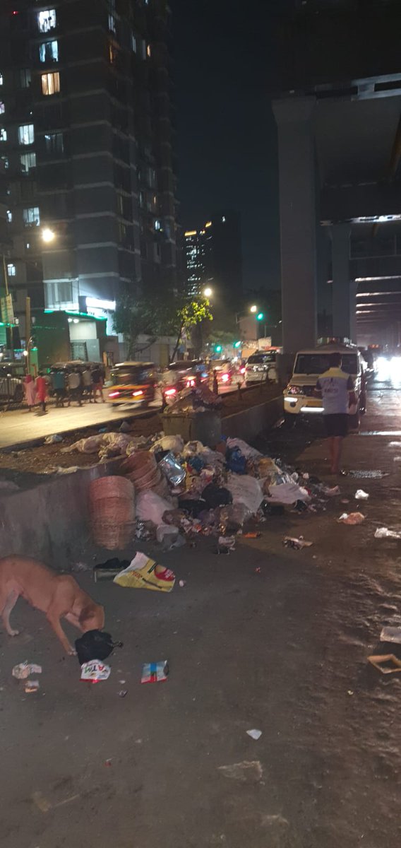 kamlesh1802's tweet photo. @mybmc @swmrs  असा pic.दररोज चा आहेत न्यू लिंक रोड, मस्जिद च्या बाजूला व न्यू लिंक रोड कमाल सिरोमिक्स च्या बाजूच�� गली च्या समोर, मनपा कधी action घेणार.Pl.penalies d Contractor or blacklist him. https://t.co/GLY17ZTjjq