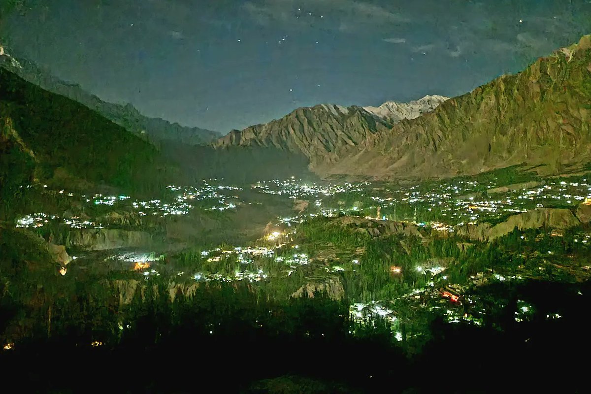 basitkhan1011's tweet photo. Hunzo Nightography
#Fortheloveofmountains #ABClicks #Hunxa #nightography https://t.co/m7DmaaPEZF