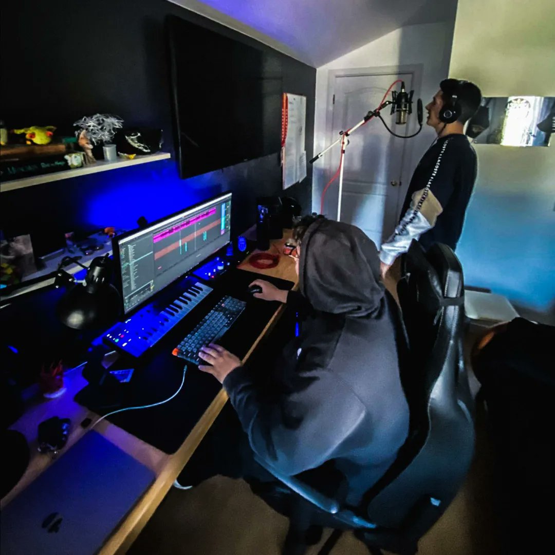 ambichild's tweet photo. Ambichild season 🔛⚡

Passados praticamente 3 anos desde o último single, e depois de uma "pausa" que decidi fazer na minha breve carreira, é agora com o maior orgulho que vos anuncio o meu regresso ao game com o EP "Sanidade".
Novidades muito brevemente!

Ambichild https://t.co/Z78jBnC5jC