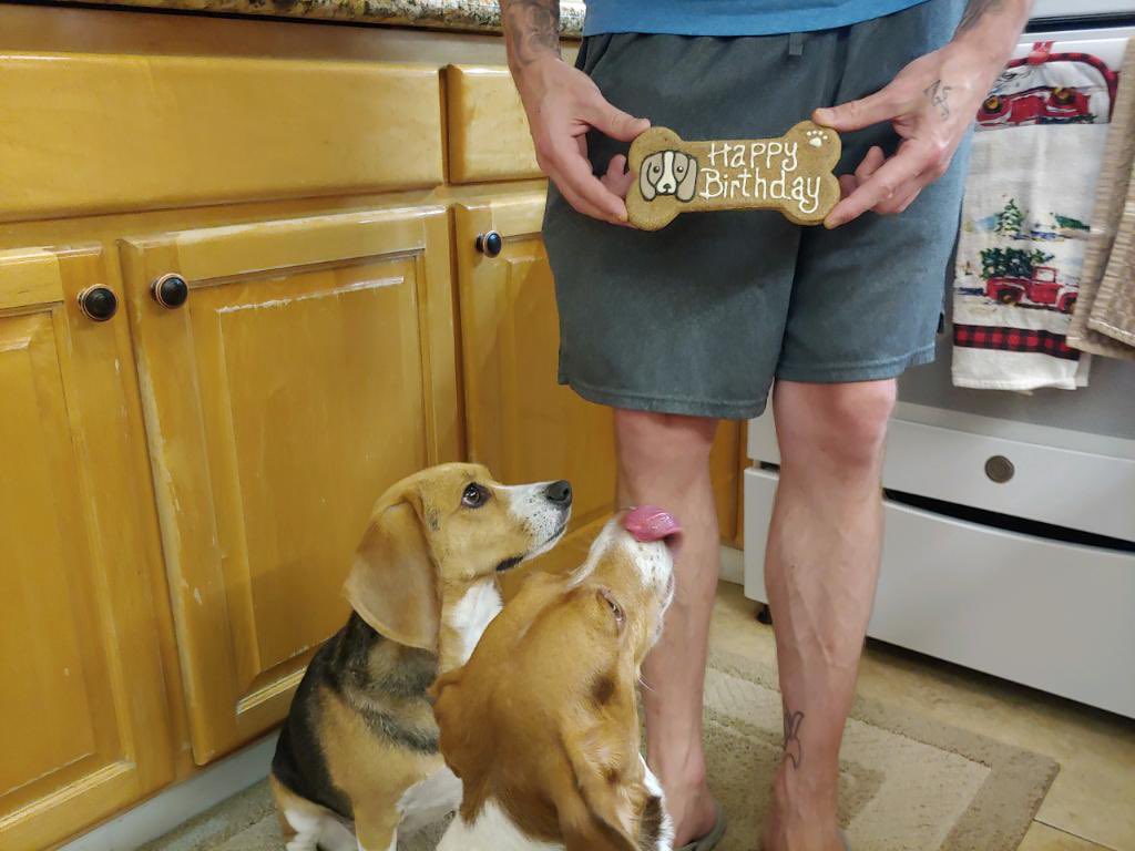 My sister is trying to my birthday treat 😳