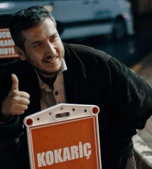 Kokorich dükkanı açmak zorunda kalmamak için önünde fotoğraf çekinemedim ama idare eder.