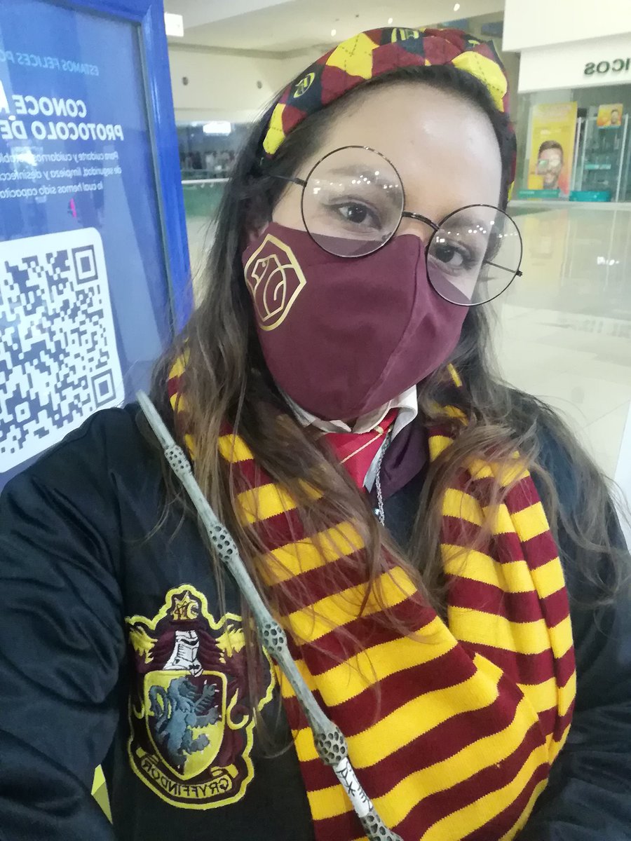 ElidethJasmin's tweet photo. @jk_rowling I want to tell you that I admire you since I was 6 years old, your story, like many others, has brought me forward. You have always been my example to follow, currently, I am writing a book with my own world, I want my words to travel the world. I love you J.k✨ https://t.co/GteNDbvIx4