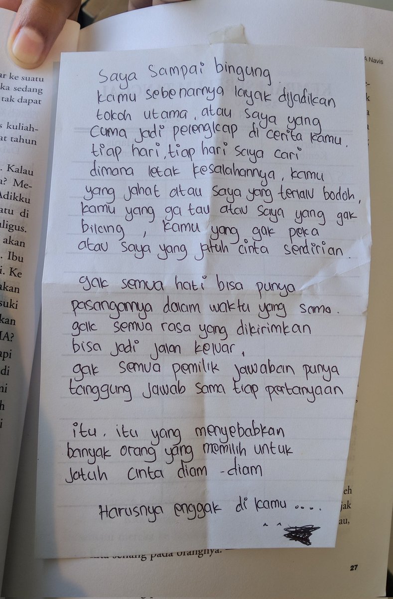 aurelionsolll's tweet photo. @literarybase Wkwkwk, pernah juga nemu catatan di salah satu novel yg ada di perpusnas https://t.co/hxL1PCrJZD
