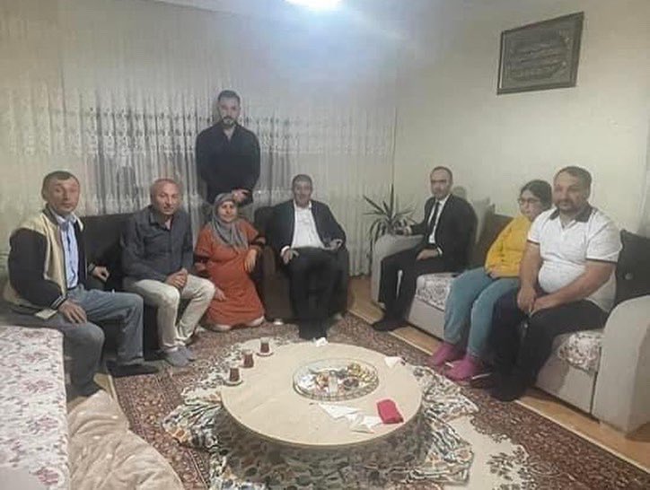 İftarımızı,TBMM İdari Amirimiz Ankara Milletvekilimiz Sayın Erkan Haberal,İl Başkanım Turgay BAŞTUĞ ilebirlikte Ülkücü Şehidimiz Sıddık Gülbek'in kıymetli ailesinin evinde yaptık.Misafirperverlikleri için ailemize teşekkür ediyor,Ülkücü Şehidimiz Sıddık Gülbek'i rahmetle anıyorum